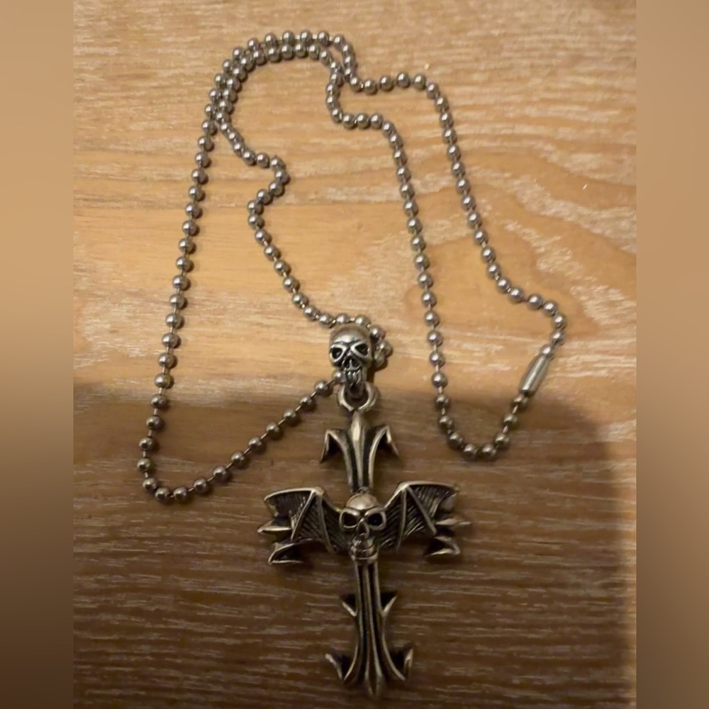 Skull Pendant Necklace in SS.